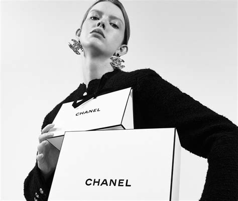 glassdoor chanel uk|Chanel customer service job.